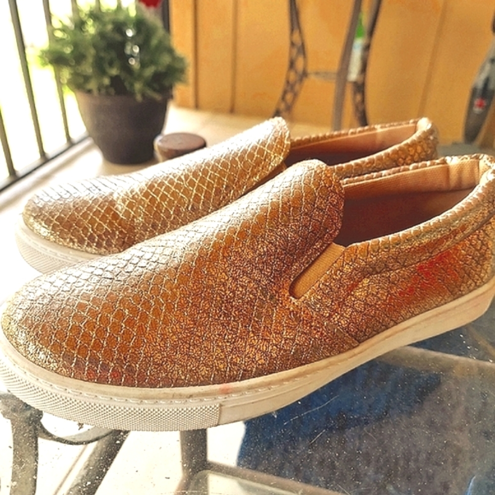 ✅️SOLD - Niki metallic gold slip-ons, 9 - Picture 5 of 6